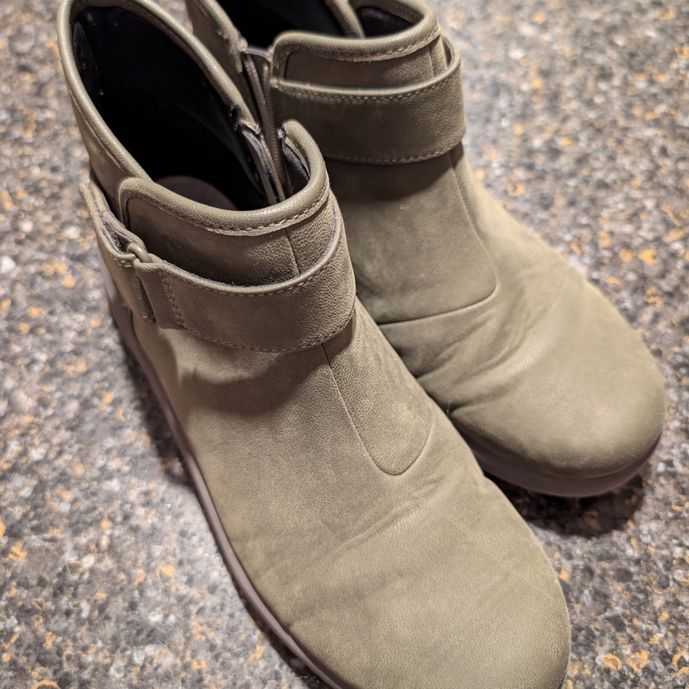 Cloudsteppers by Clarks Women's Ankle Boots - Sage
